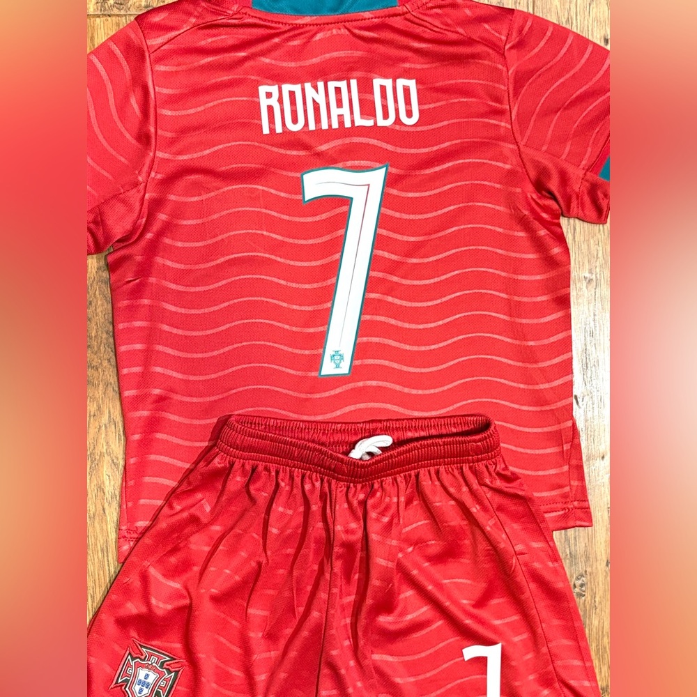 Cristiano Ronaldo 2026 Portugal Kids Soccer Kit - Brand New Just Dropped - Picture 2 of 5